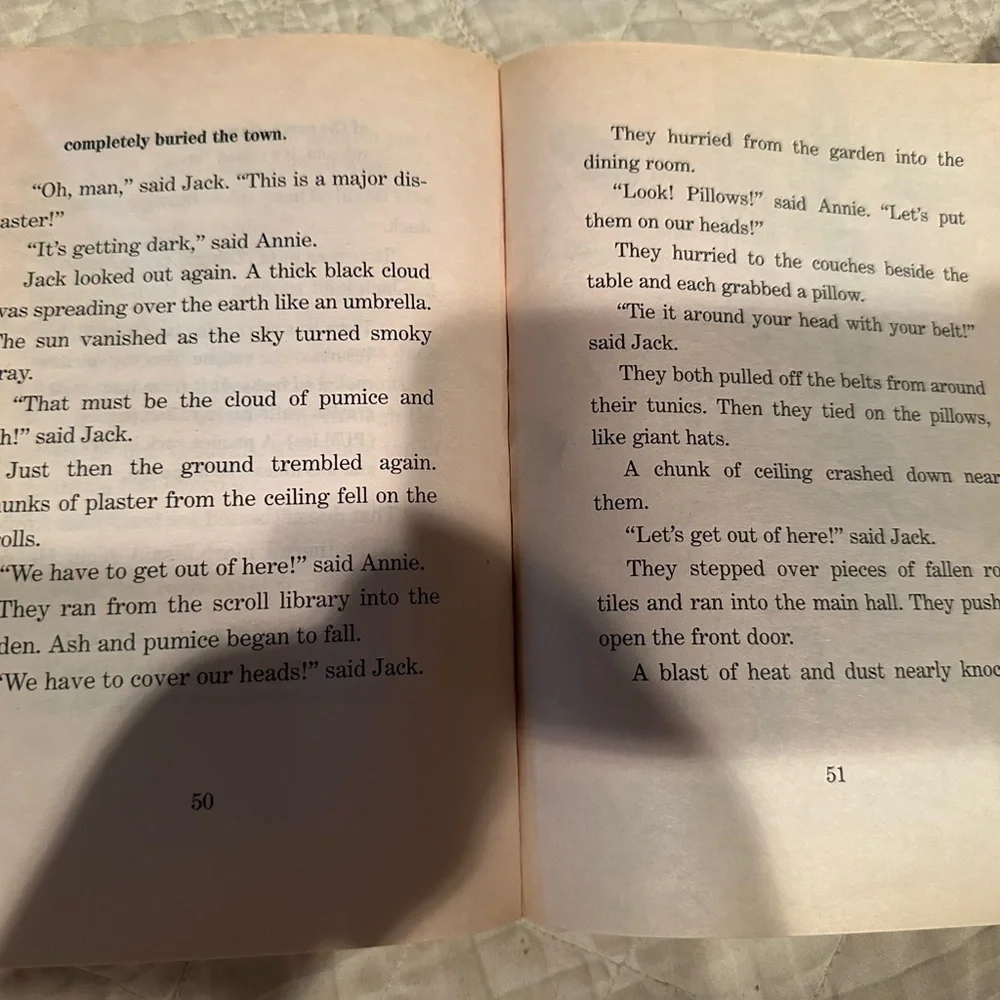 Vacation under the volcano- Magic tree house #13 - Picture 9 of 12